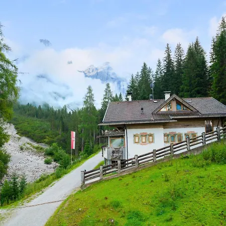 Holiday home Quaint Alpine Hut In The Stubaital With Sauna *