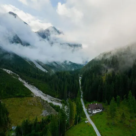 Quaint Alpine Hut In The Stubaital With Sauna *