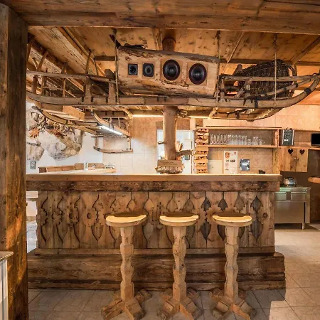 Quaint Alpine Hut In The Stubaital With Sauna